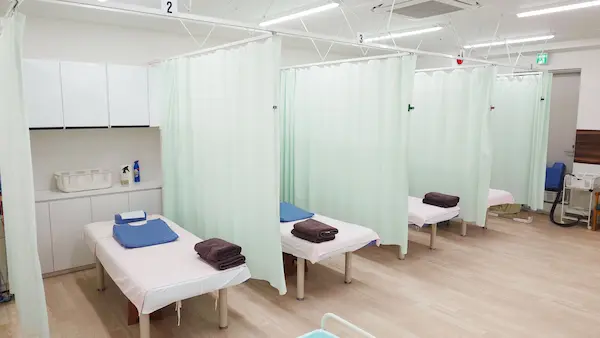 札幌の南平岸にある山口整形外科クリニック。豊富な手術実績と豊富な臨床経験あり。リウマチ・スポーツ医学の専門医。最新機器導入しマッサージによる充実のリハビリで、お子様からご高齢の方まで幅広いお悩みに対応します